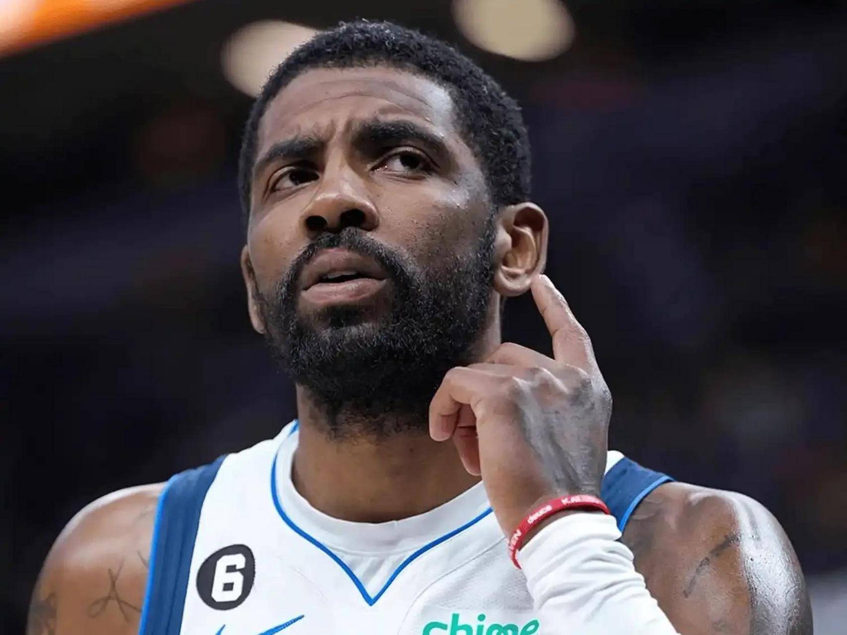 骑士上半场出现11次失误，米切尔15分紧咬比分（骑士上半场出现11次失误，米切尔砍下15分紧追比分）