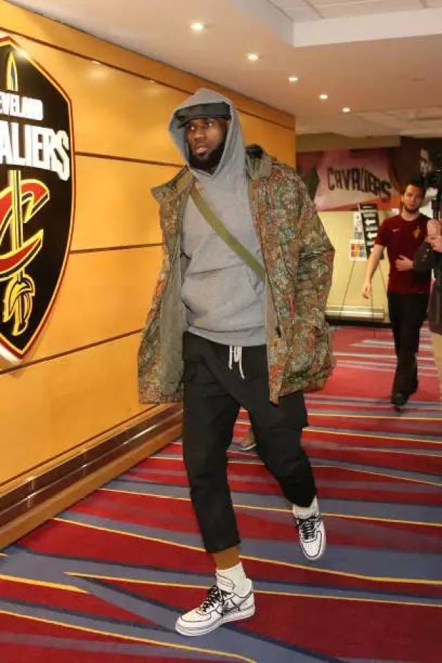 带伤作战无缘冠军！莎头组合0-3林仲勋／申裕斌，获总决赛亚军（带伤出战仍无缘登顶！莎头组合0-3负于林仲勋／申裕斌，摘得总决赛亚军）