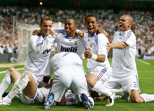 门将连续两场零封，太稳了（门将连续两战零失球，稳如泰山）