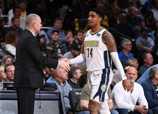 特纳半场表现不佳，9中2得分艰难（特纳半场手感低迷，9投仅2中得分受阻）