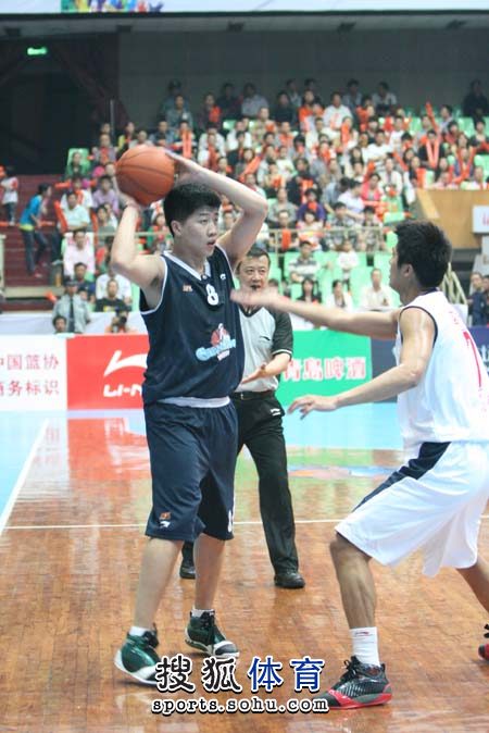 官方：邵佳一出任中国国家男子足球队新任主教练（中国男足官宣：邵佳一担任新任主帅）