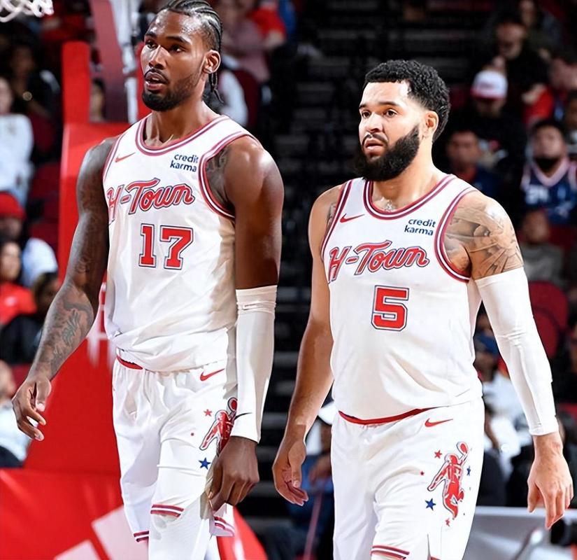 足球中超新援顺利完成注册，或将迎首秀（中超新援完成注册，首秀在望）