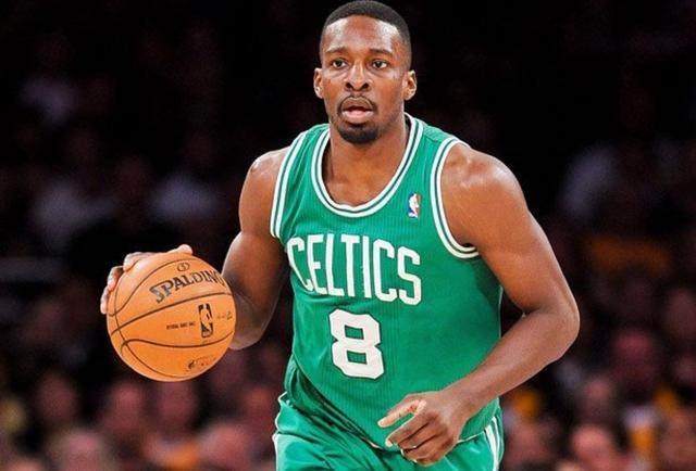 弗拉格：打控卫的经历绝对有助于我的成长，我学会了领导球队（弗拉格：控卫经历极大促进我的成长，也让我学会领导球队）