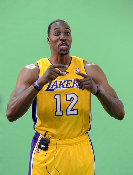 足协主席宋凯现身成都，徐正源、韦世豪、胡荷韬在酒店迎接（足协主席宋凯抵蓉，徐正源、韦世豪、胡荷韬酒店迎接）