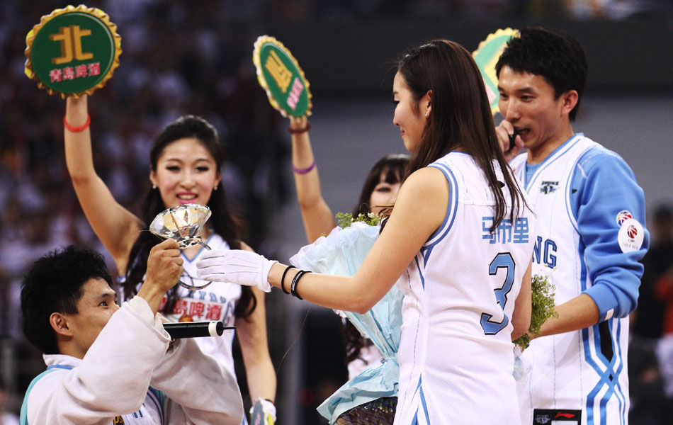 就在昨天，12月5日下午！中超传来了上海申花、斯卢茨基和北京国安的新消息（中超最新动态：12月5日下午，上海申花、斯卢茨基与北京国安传来新消息）