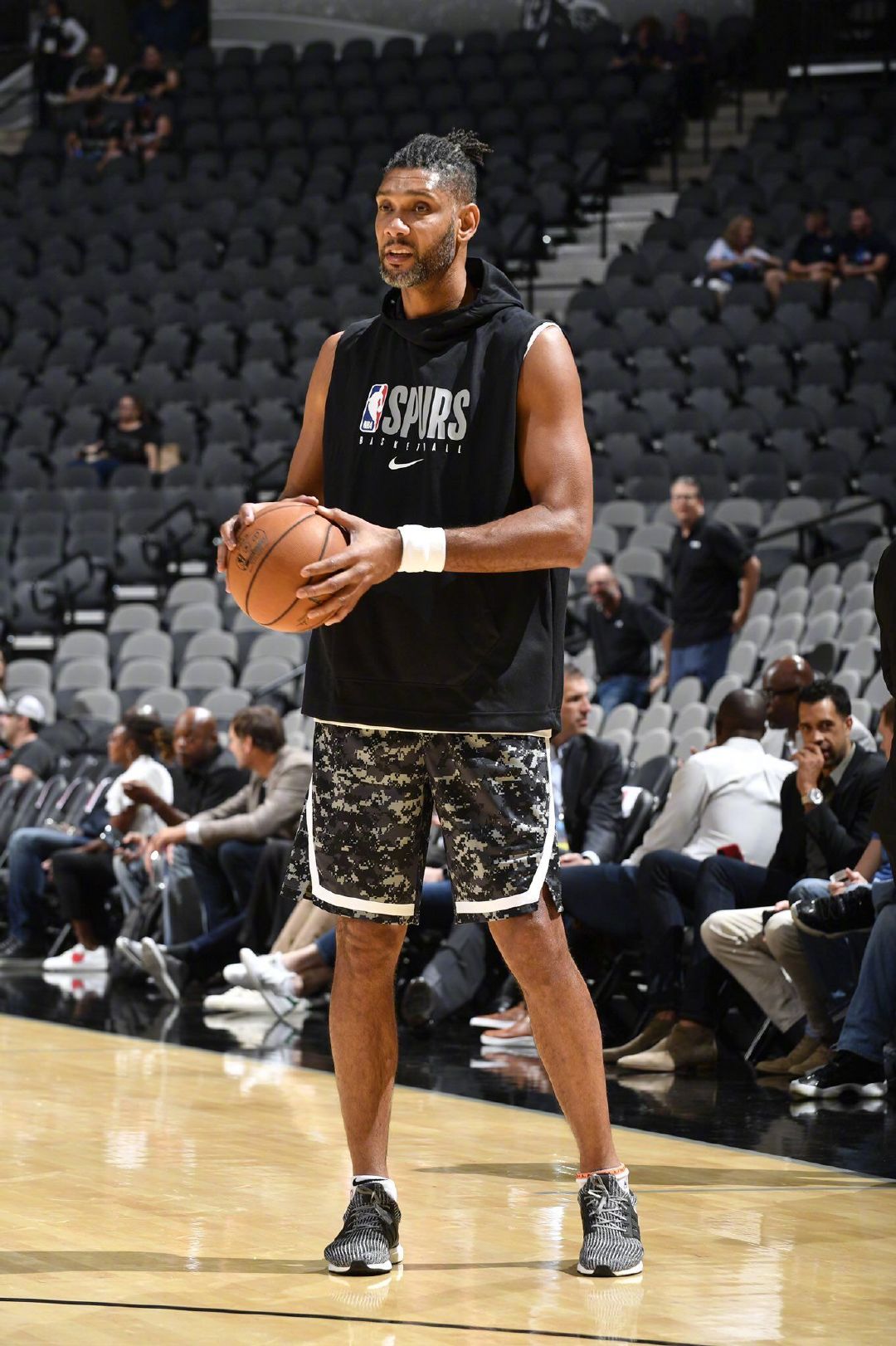 梅西以两次助攻助国际迈阿密首度称霸全美，引发海外球迷热议（梅西两次助攻助力国际迈阿密首夺全美桂冠，海外球迷热议）