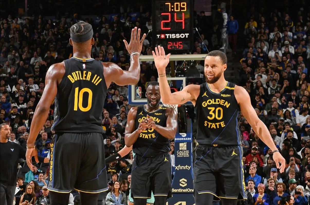 全民皆兵！黄蜂10人有得分入账 其中8人得分上双（黄蜂火力全开：10人有分进账，8人得分上双）