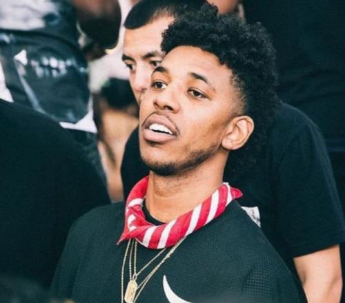 记者：埃斯特旺已抵达伦敦，将于周一加入切尔西的训练（埃斯特旺飞抵伦敦，将于周一参加切尔西训练）