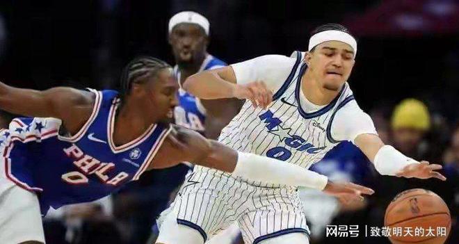 邓弗里斯：希望两到三周内复出，我们的球队就像一个大家庭（邓弗里斯：争取两三周内复出，球队氛围如同一家人）