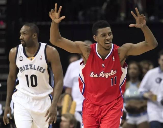 荷甲半场：范德霍恩争议破门，乌德勒支暂1-0埃因霍温（荷甲半场战报：范德霍恩争议进球，乌德勒支暂时1-0领先埃因霍温）