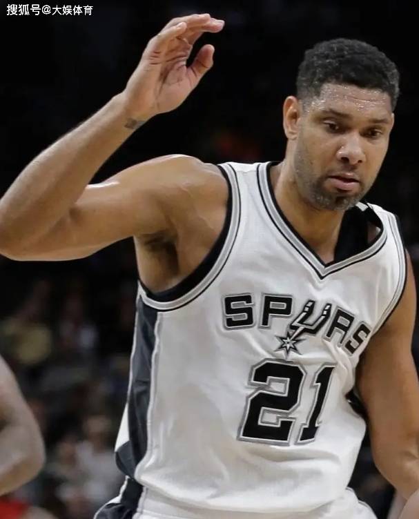 埃及媒体：有沙特俱乐部将会为萨拉赫开出超过C罗薪水的待遇（埃媒：沙特俱乐部拟向萨拉赫开出高于C罗的薪资待遇）