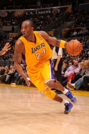 王飞获双料推广人奖，推动中国拳击发展，助力职业拳击繁荣。（王飞荣获双料推广人称号，助推中国拳击发展与职业拳击繁荣）