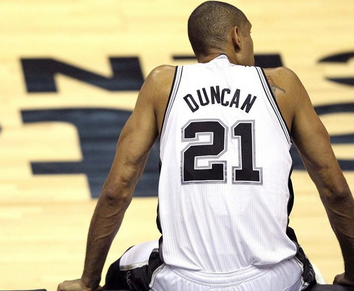 名记：字母哥即将得到3亿美元续约，各队高管对此有些犹豫（权威记者：字母哥接近达成3亿美元续约，多队高管仍持观望态度）