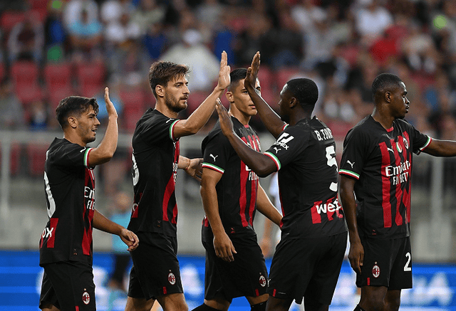 澳超半场：双方破门乏术，悉尼FC暂0-0墨尔本胜利（澳超半场：悉尼FC与墨尔本胜利互交白卷，比分暂为0-0）