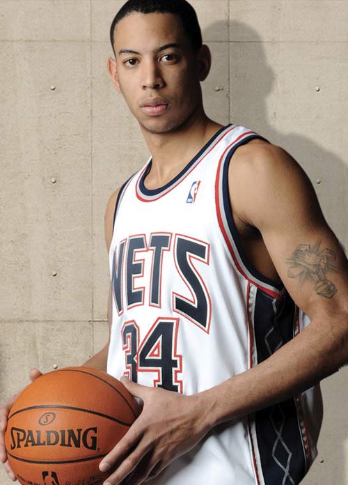 东契奇31+15+11詹皇末节12分，艾顿打爆21中4大帝，湖人力克76人（东契奇31+15+11，詹皇末节独取12分；艾顿压制大帝21投仅4中，湖人击败76人）