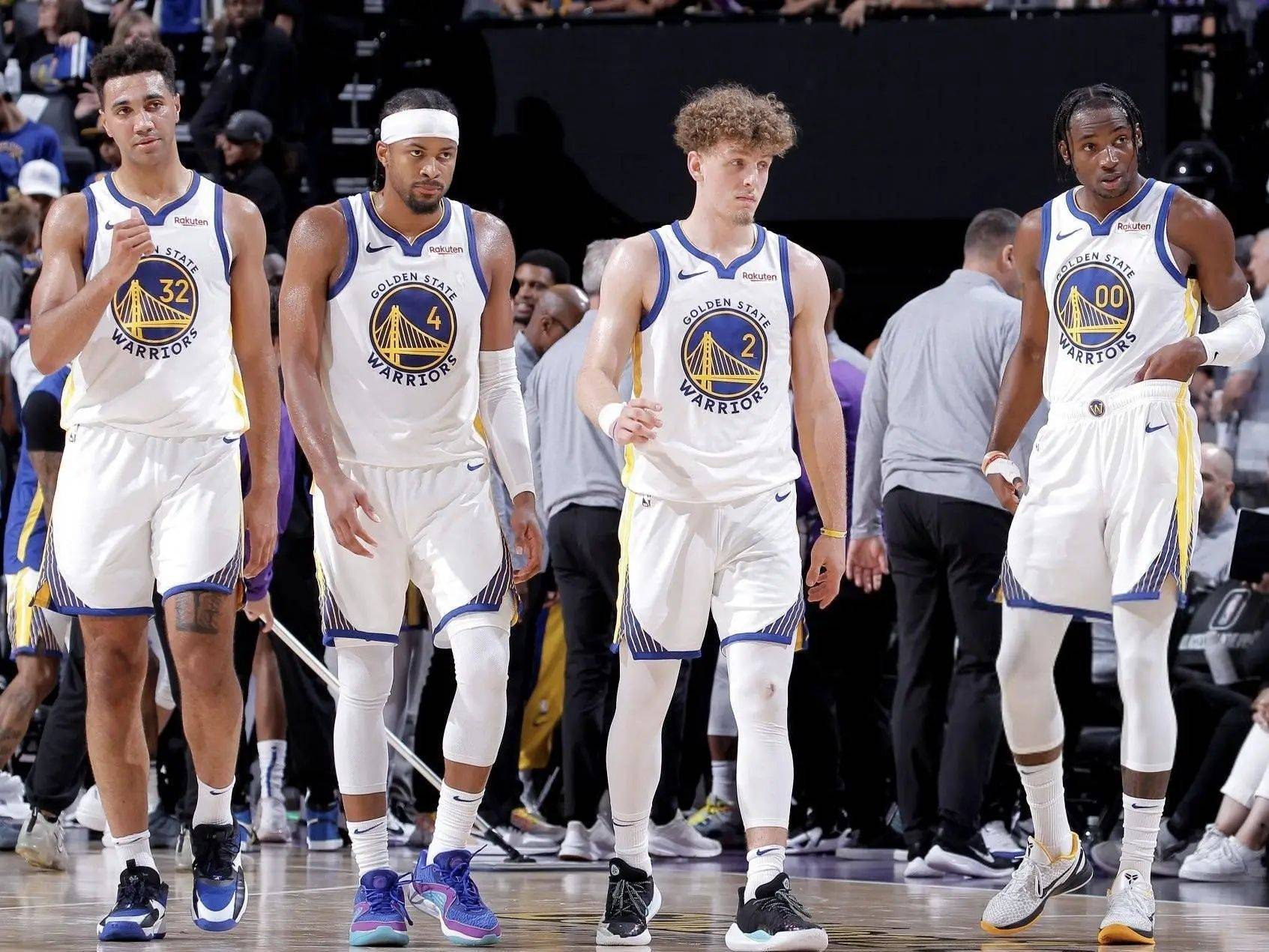 火力全开！哈登打满首节12分钟，0罚球砍下13分2助攻（哈登首节打满12分钟，零罚球轰下13分2助攻）