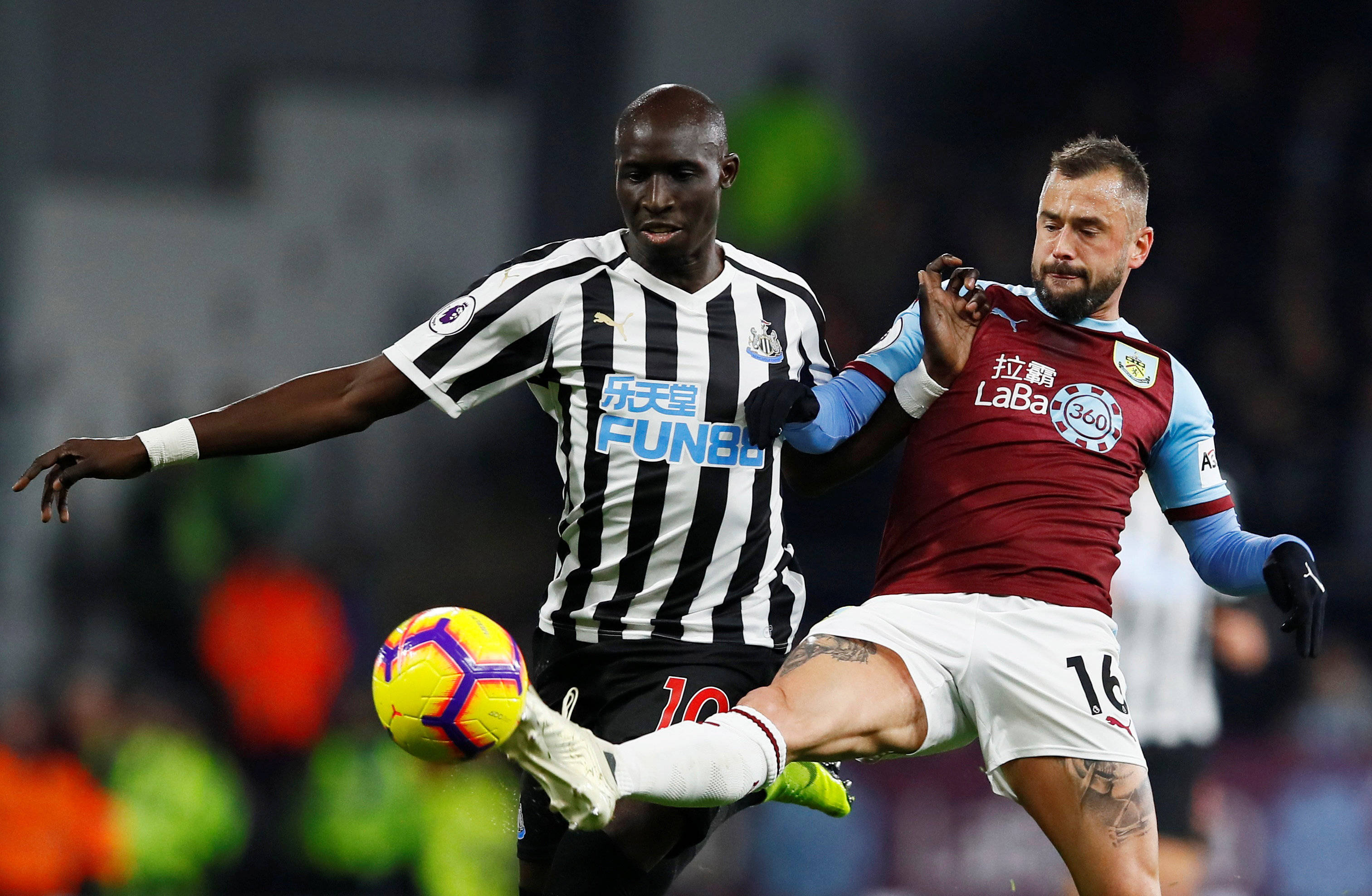 半场战报：塞尔塔1-0博洛尼亚，萨拉戈萨破门（半场：塞尔塔1比0领先博洛尼亚，萨拉戈萨建功）