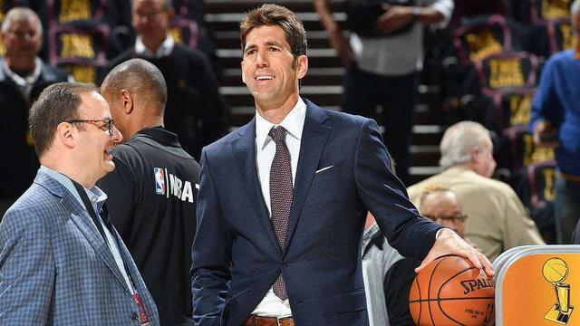 荷兰杯前瞻：费耶诺德多人缺阵，海伦芬能否爆冷晋级？（荷兰杯前瞻：费耶诺德伤兵满营，海伦芬能否上演冷门突围？）