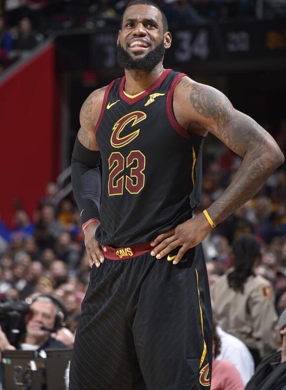 每体：拉菲尼亚是巴萨非卖品，个人目标赢得欧冠和2026年世界杯（每体：巴萨不出售拉菲尼亚，他剑指欧冠与2026年世界杯冠军）