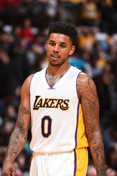 法甲半场：舍瓦利耶神扑，萨利苏进球被吹，巴黎0-0摩纳哥（法甲半场：舍瓦利耶多次救险，萨利苏破门无效，巴黎暂0-0摩纳哥）