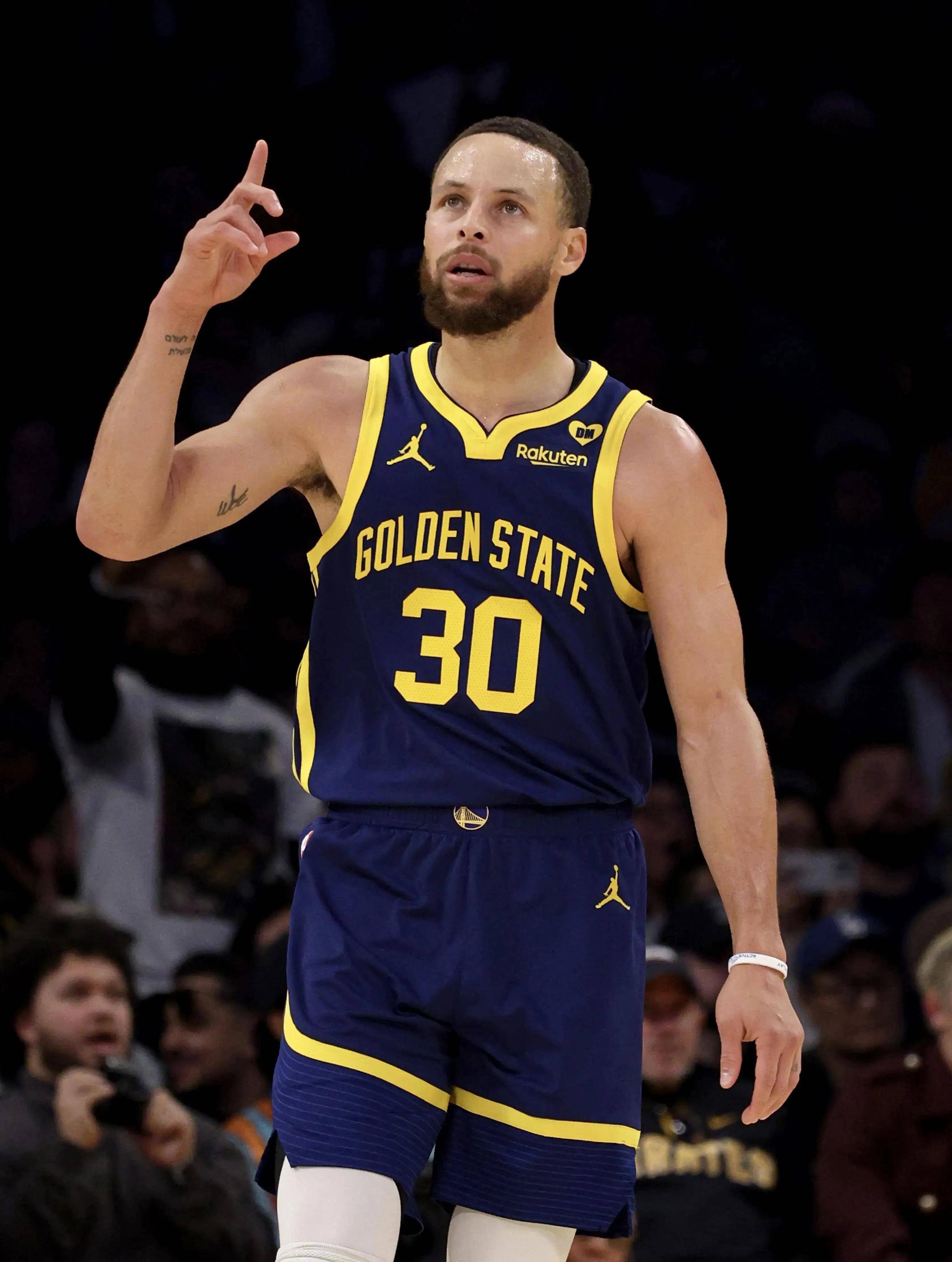 开拓者对快船伤病报告：格兰特等六人缺席，罗威出战成疑（开拓者对阵快船伤情通报：格兰特等六将缺阵，罗威出战存疑）