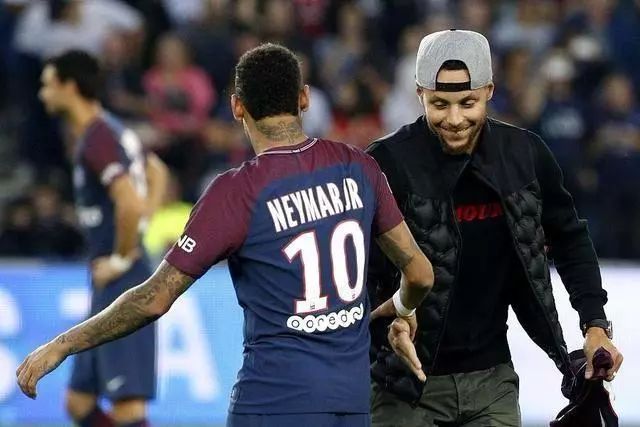 维多利亚主帅：这会是一场艰难的比赛，相信球员们准备好了（维多利亚主帅：硬战将至，我坚信球员已整装待发）